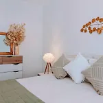 1 Bed With Pool In Apartment *